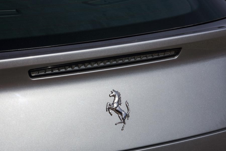 Логотип Ferrari GTC4Lusso T 2016 года  (фото 22 из 37)